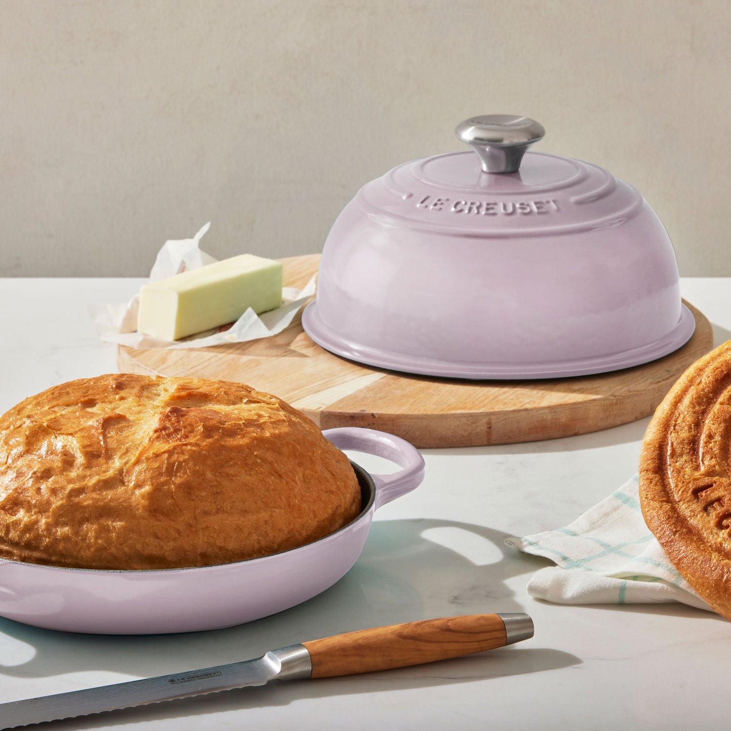 Signature Cast Iron 9.5-inch Shallot Bread Oven