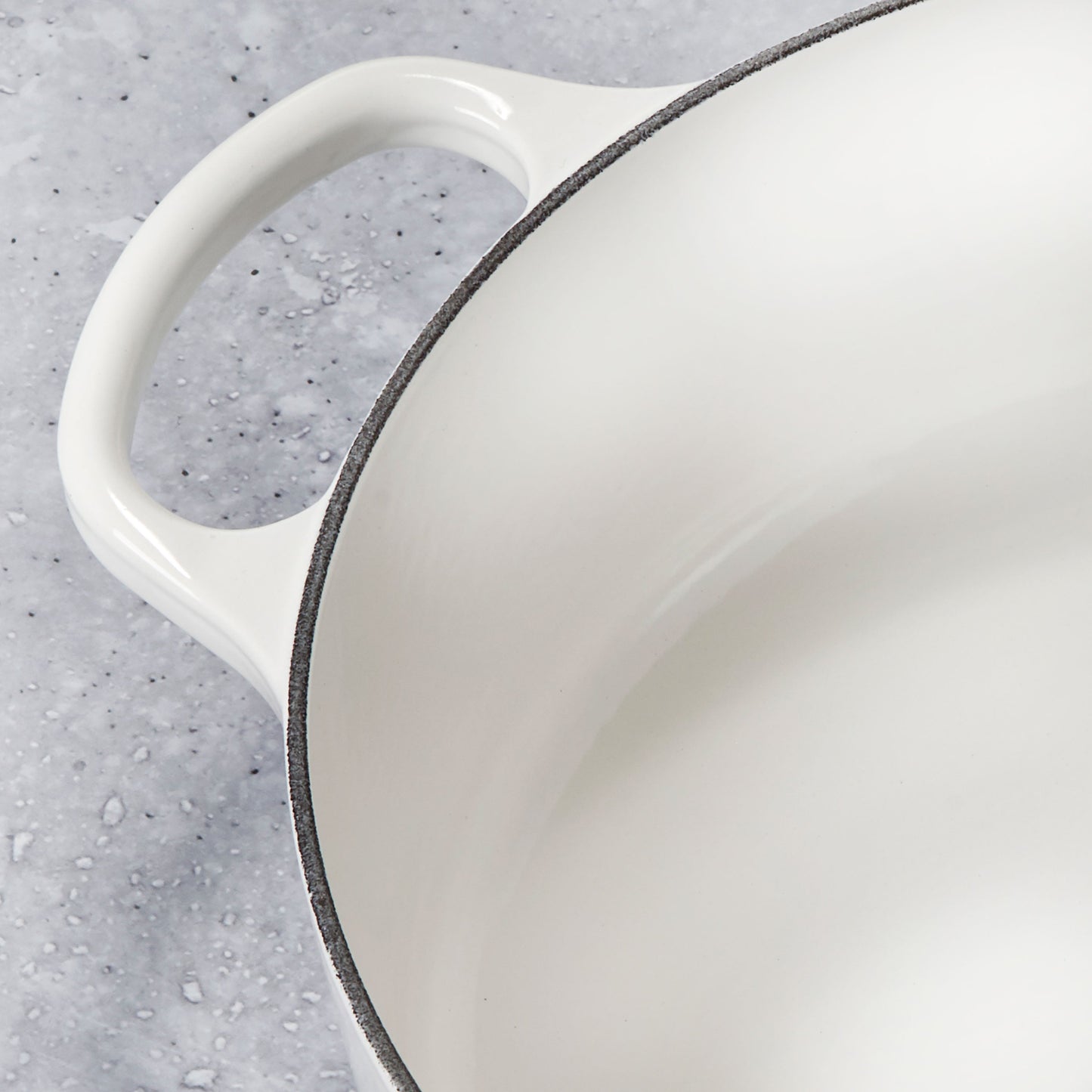 Signature Cast Iron 9-quart White Round Dutch Oven