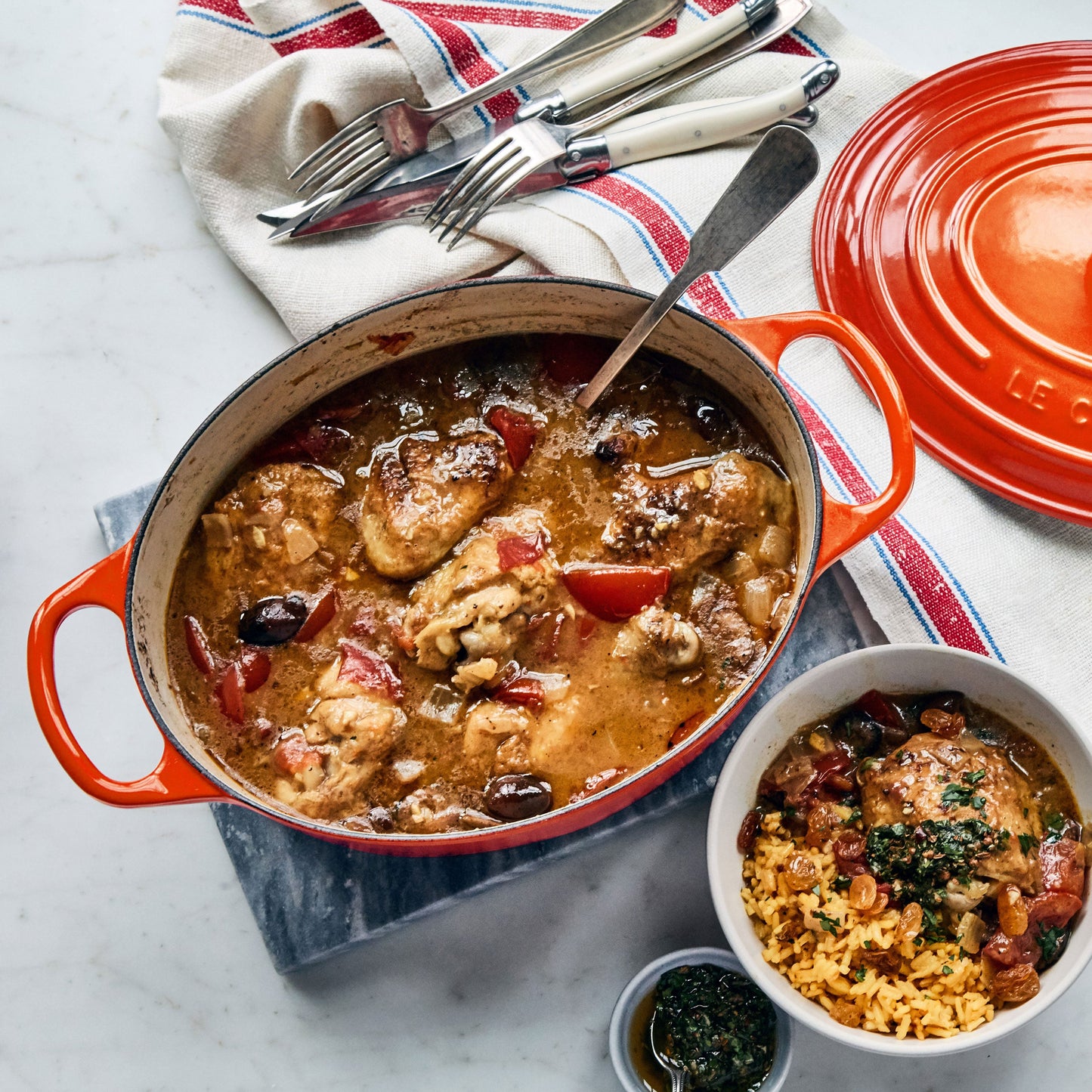 Signature Cast Iron 5-quart Flame Oval Dutch Oven