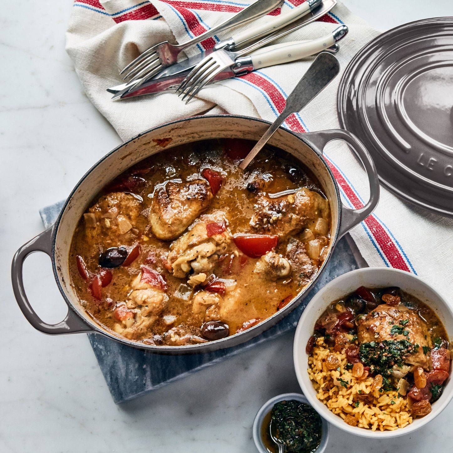 Signature Cast Iron 5-quart Oyster Oval Dutch Oven