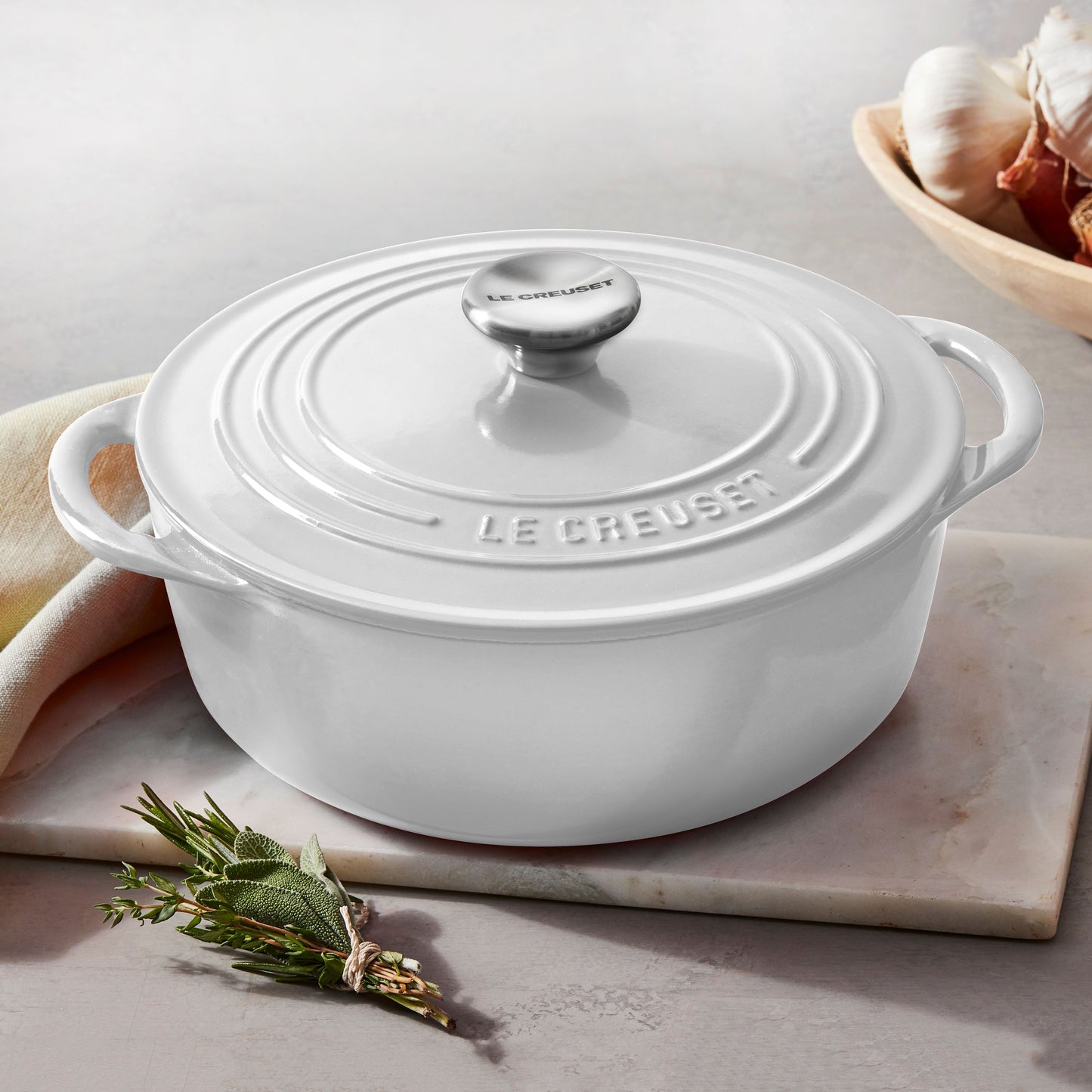 Cast Iron 2.75-quart White Shallow Round Dutch Oven