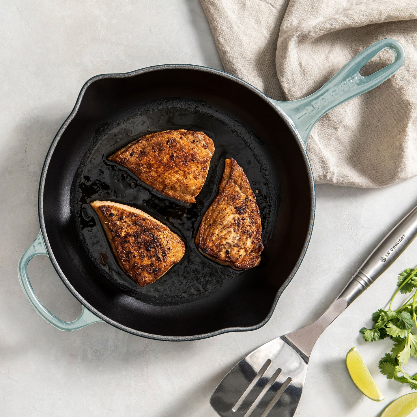 Signature Cast Iron 9-inch Sea Salt Iron Handle Skillet