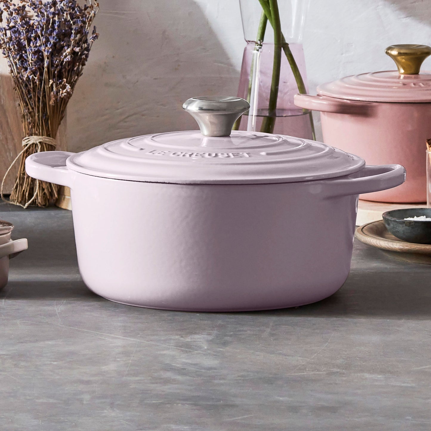 Signature Cast Iron 5.5-quart Shallot Round Dutch Oven