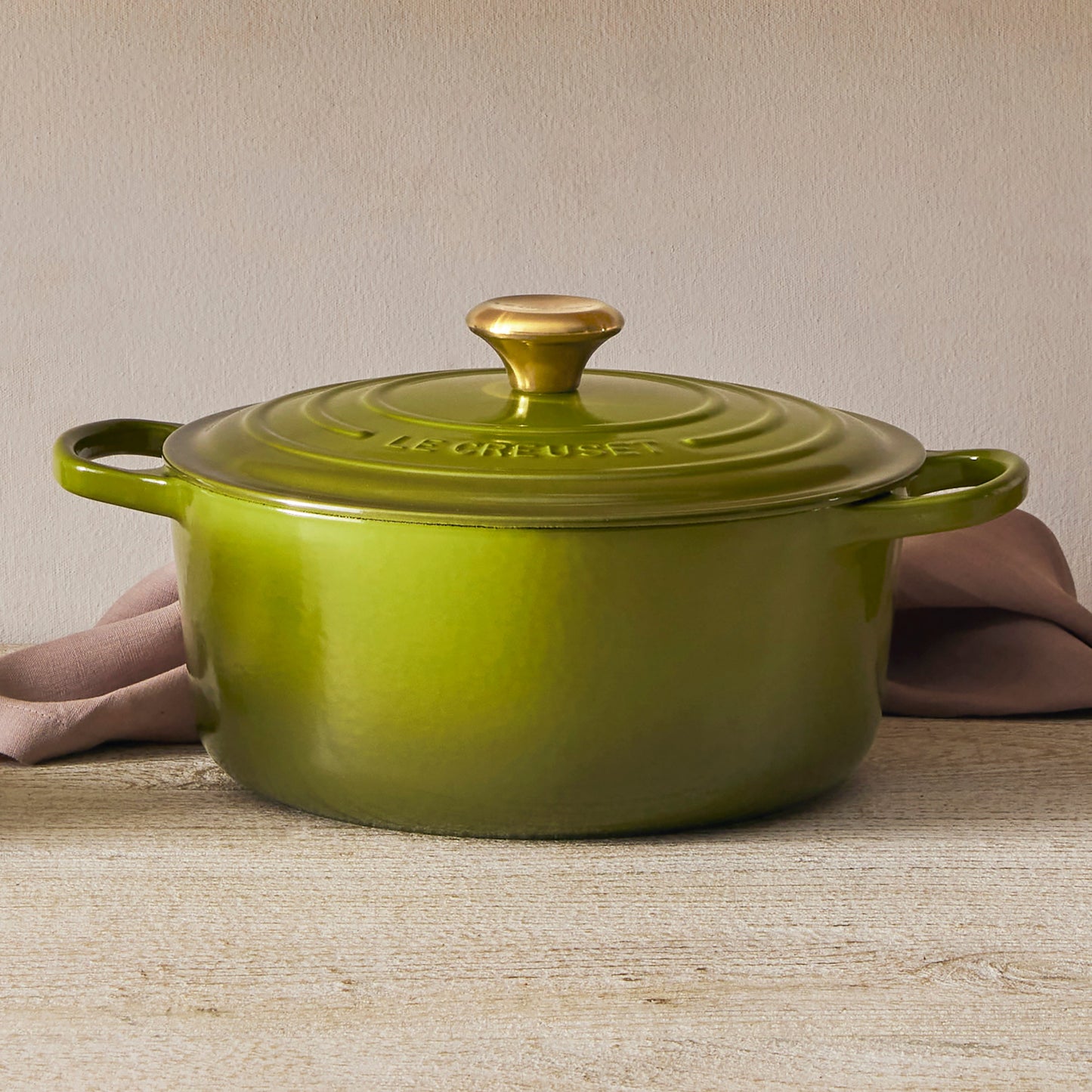 Signature Cast Iron 5.5-quart Olive Round Dutch Oven