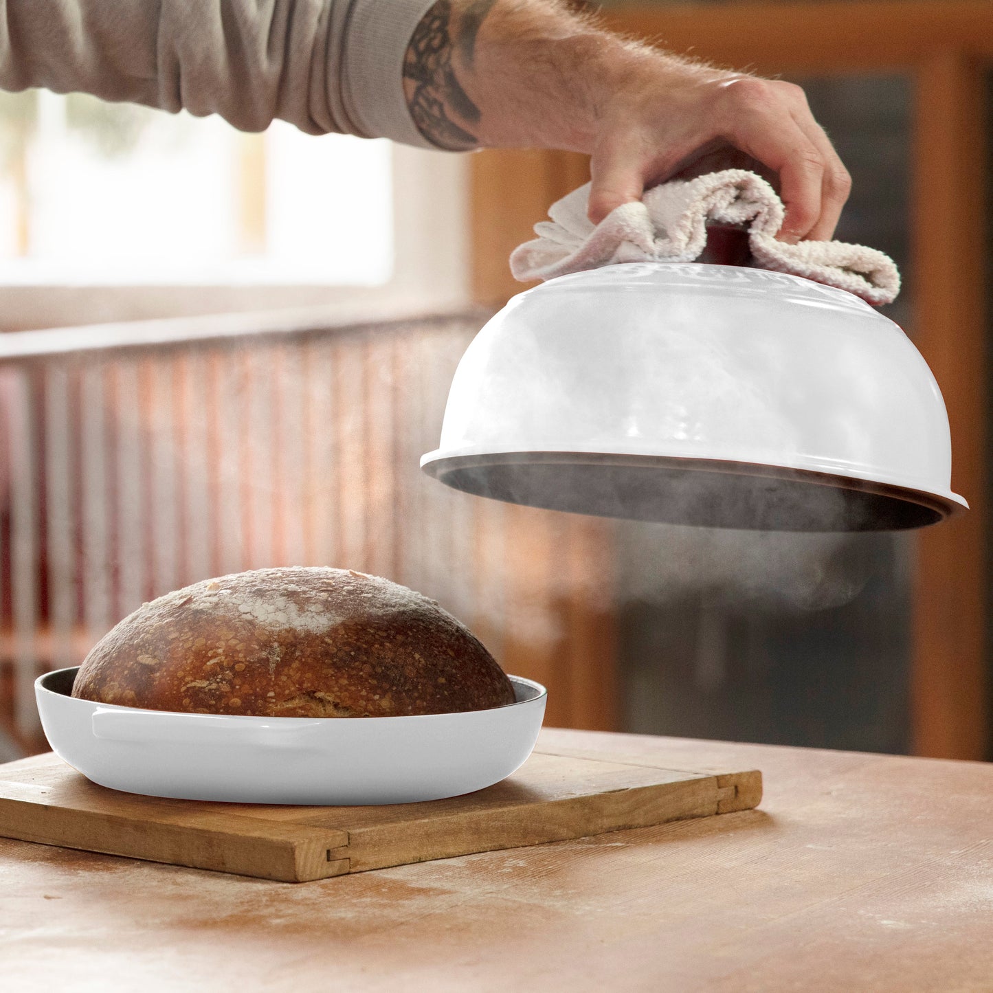 Signature Cast Iron 9.5-inch White Bread Oven