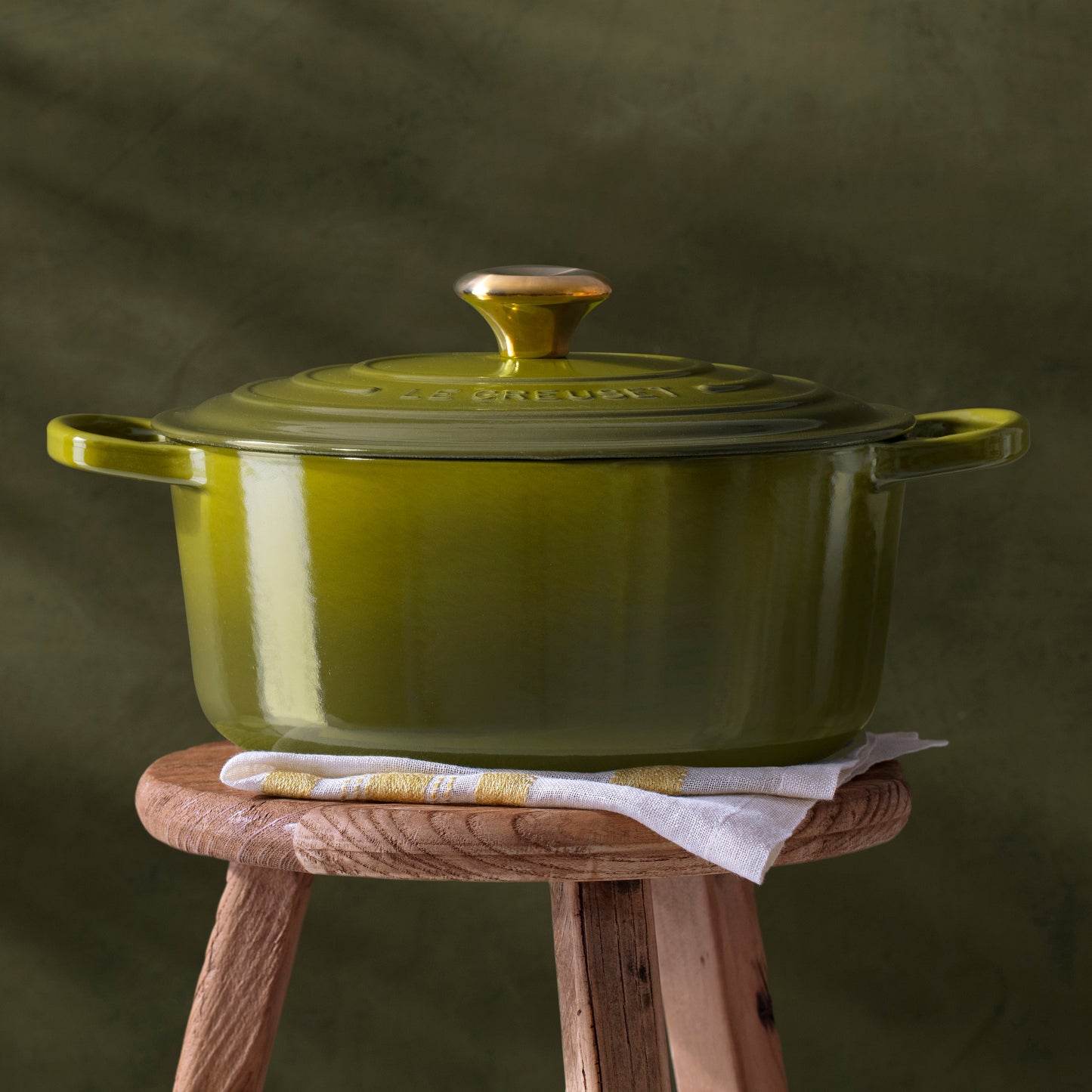 Signature Cast Iron 7.25-quart Olive Round Dutch Oven