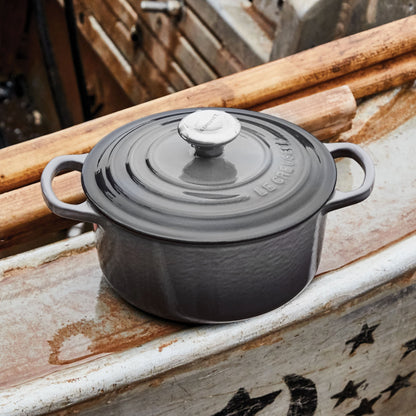Signature Cast Iron 3.5-quart Oyster Round Dutch Oven & Cookbook Set