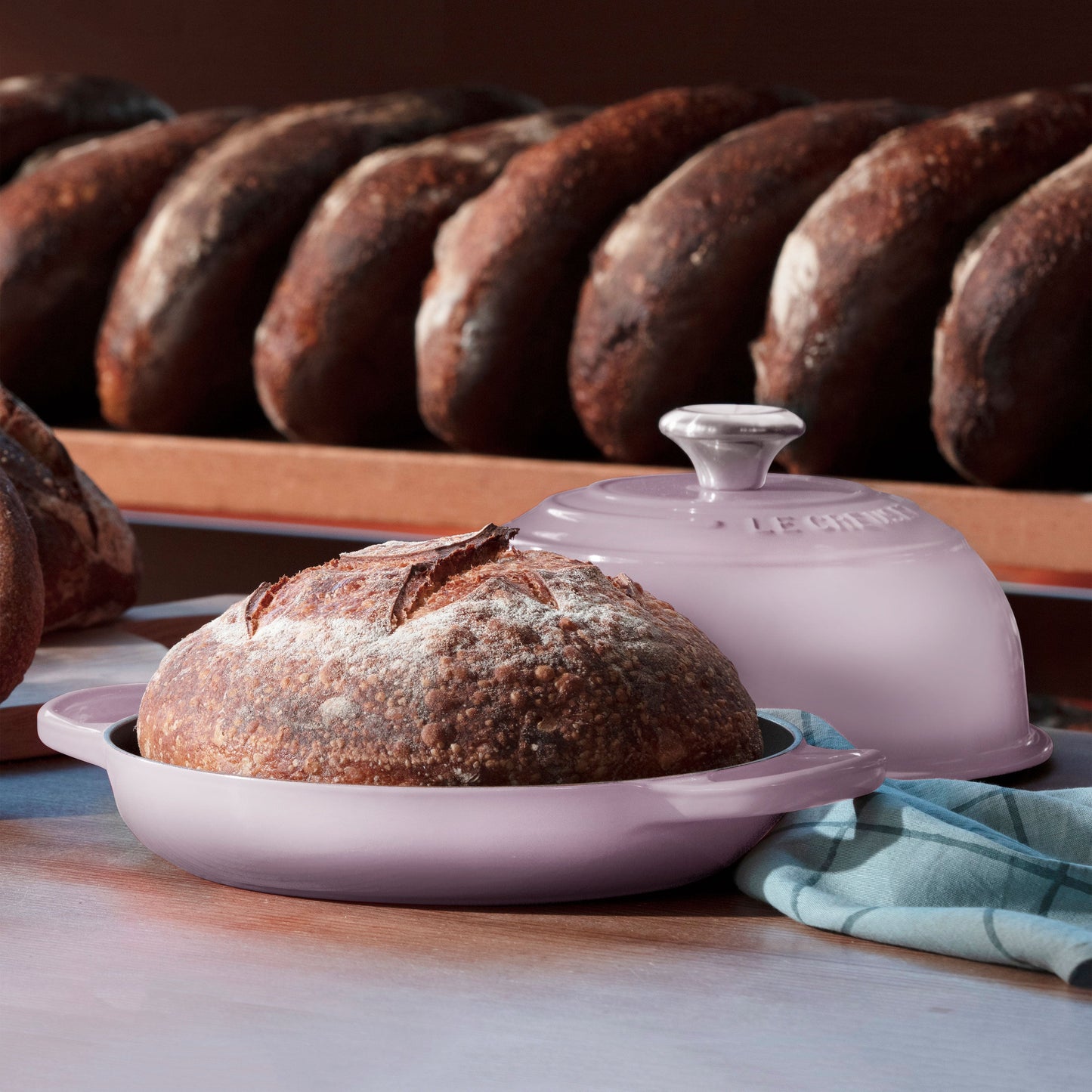 Signature Cast Iron 9.5-inch Shallot Bread Oven