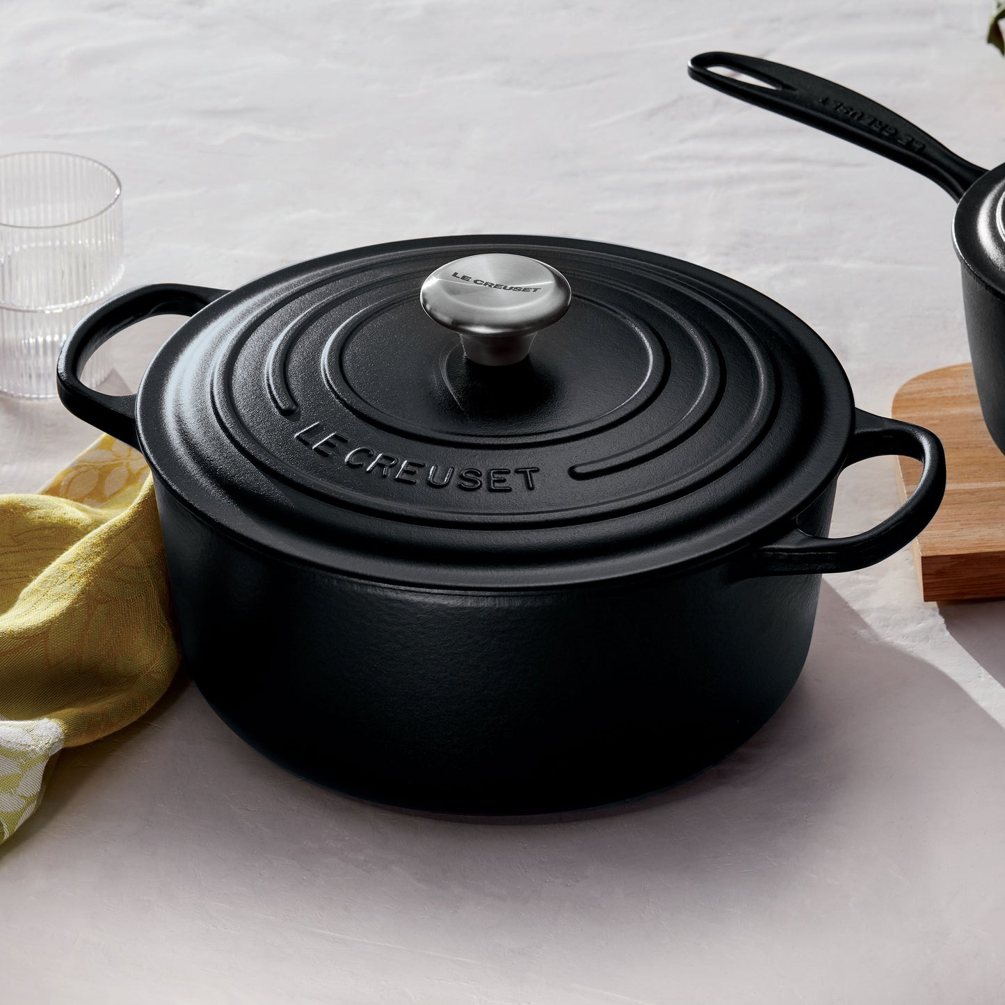 Signature Cast Iron 7.25-quart Licorice Round Dutch Oven