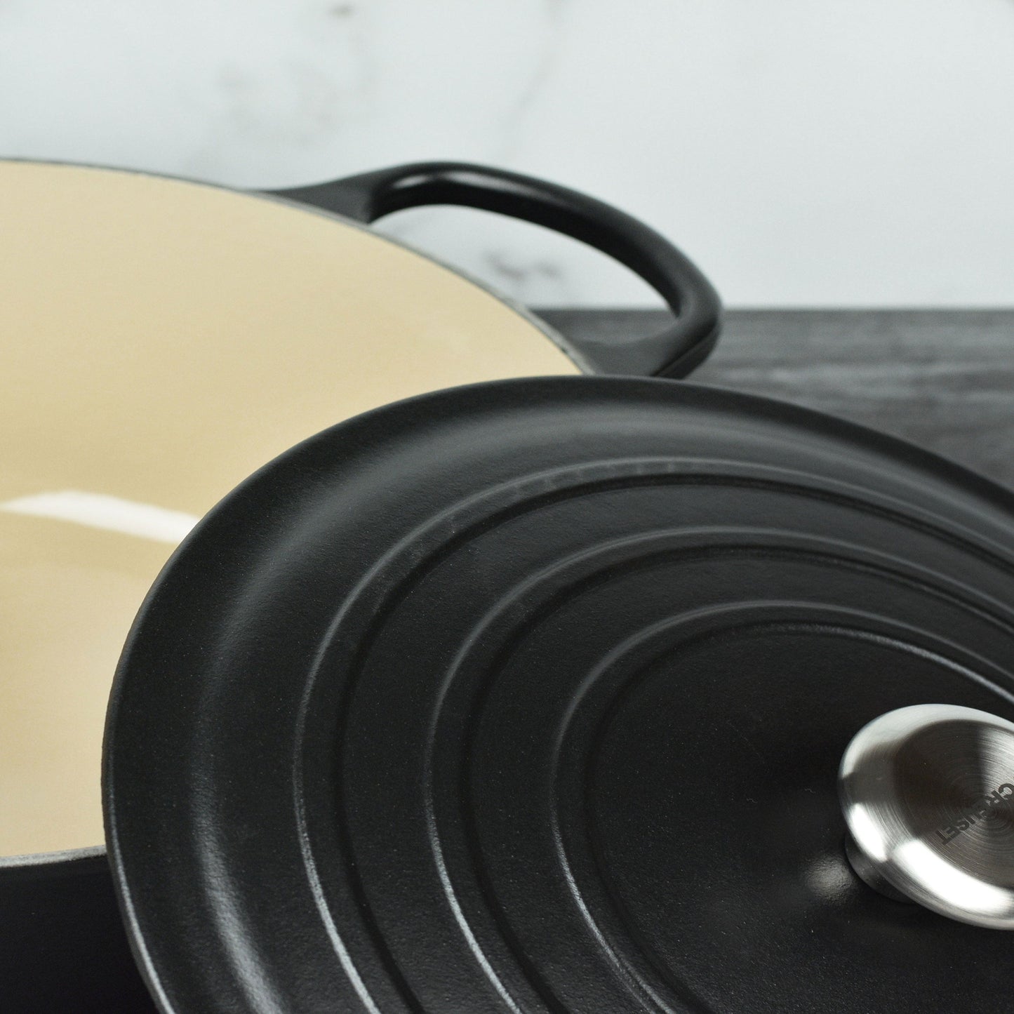 Signature Cast Iron 6.75-quart Licorice Oval Dutch Oven