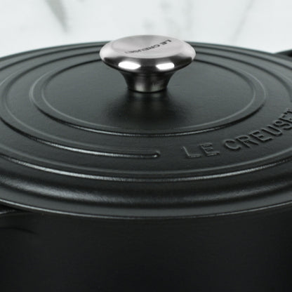 Signature Cast Iron 6.75-quart Licorice Oval Dutch Oven