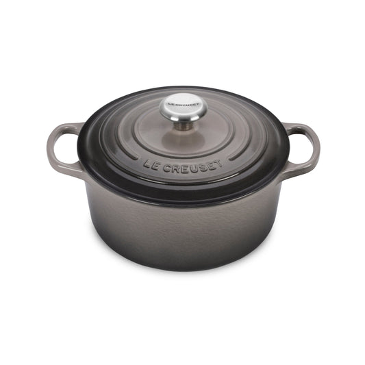 Signature Cast Iron 4.5-quart Oyster Round Dutch Oven