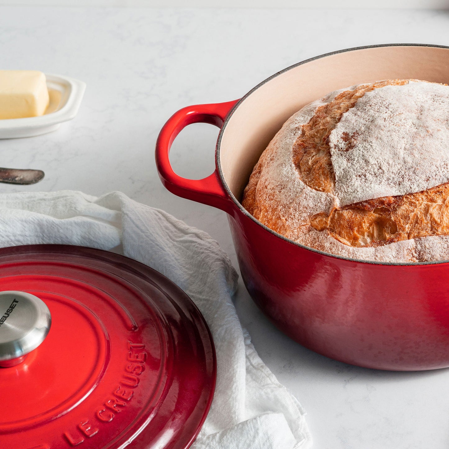 Signature Cast Iron 4.5-quart Cerise Round Dutch Oven