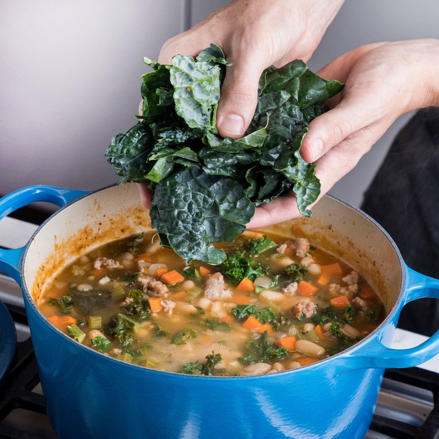 Signature Cast Iron 4.5-quart Marseille Round Dutch Oven