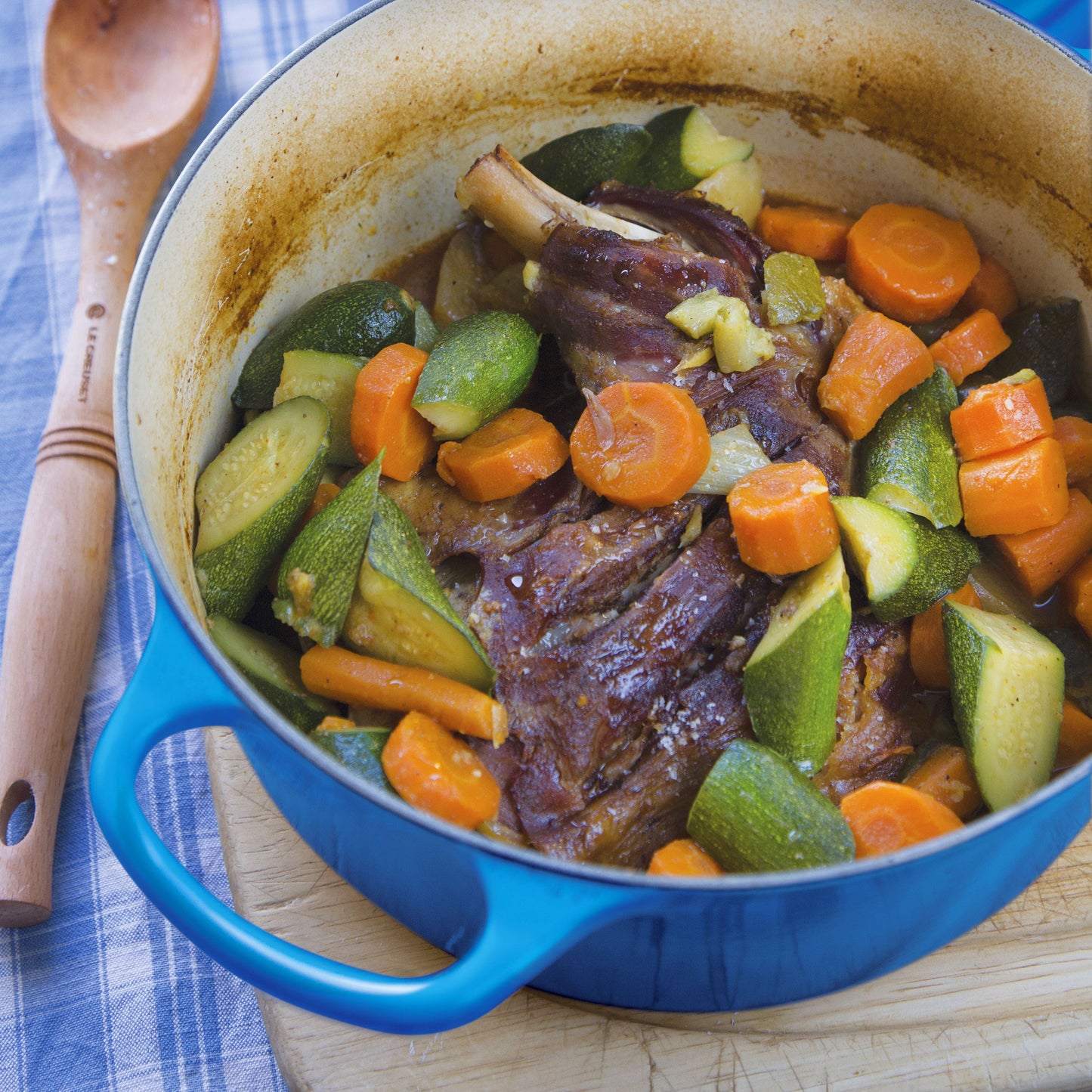 Signature Cast Iron 2-quart Marseille Round Dutch Oven