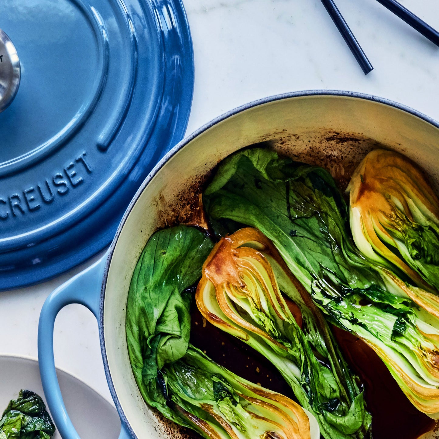 Signature Cast Iron 2-quart Marseille Round Dutch Oven