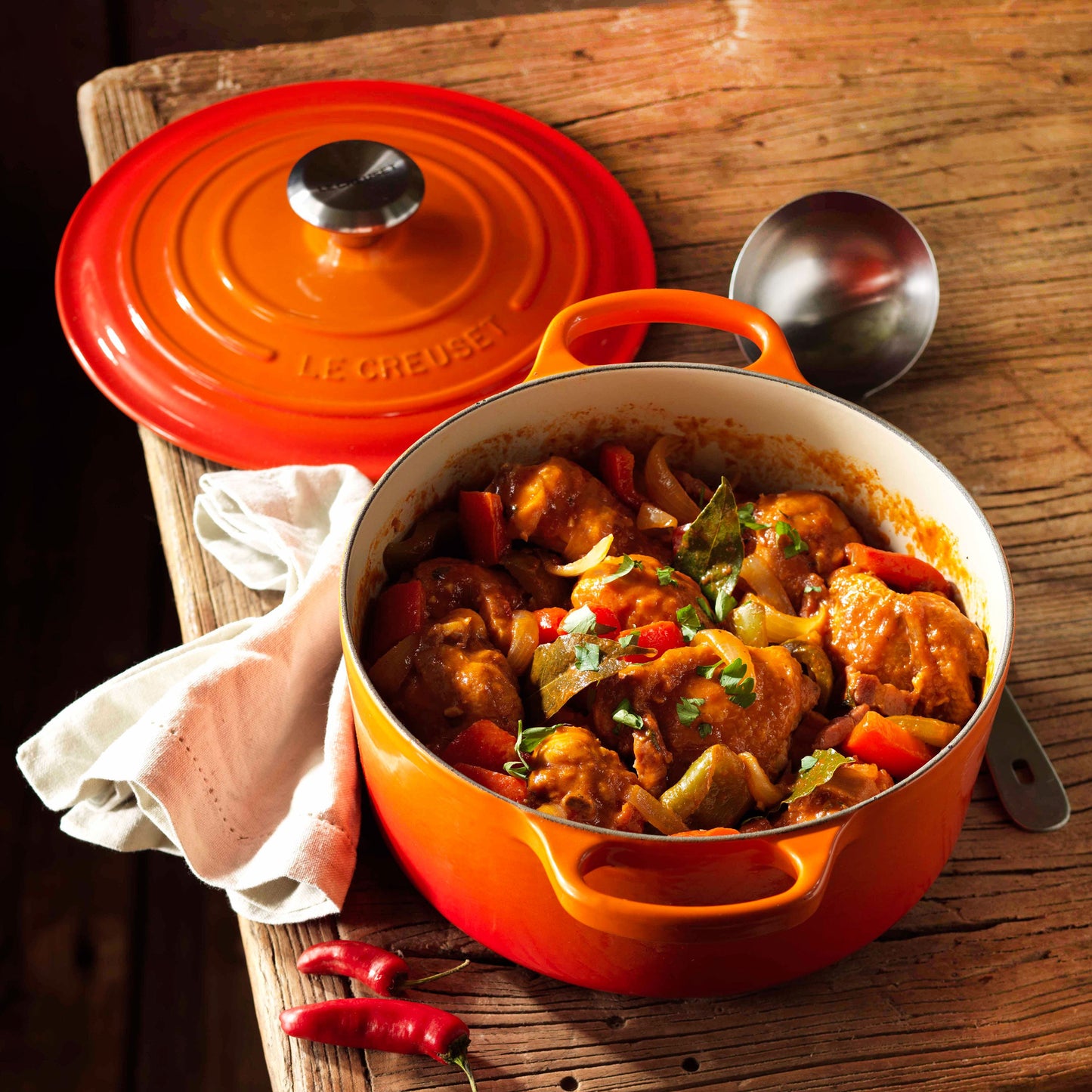 Signature Cast Iron 4.5-quart Flame Round Dutch Oven