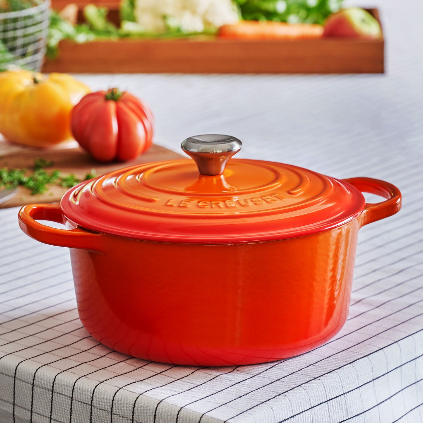 Signature Cast Iron 5.5-quart Flame Round Dutch Oven