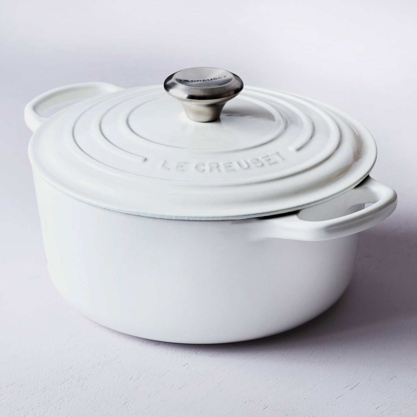 Signature Cast Iron 4.5-quart White Round Dutch Oven