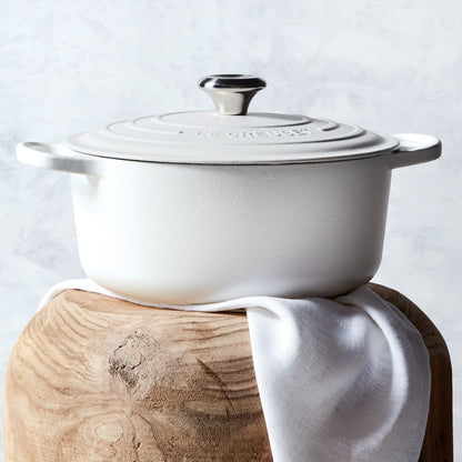 Signature Cast Iron 5.5-quart White Round Dutch Oven
