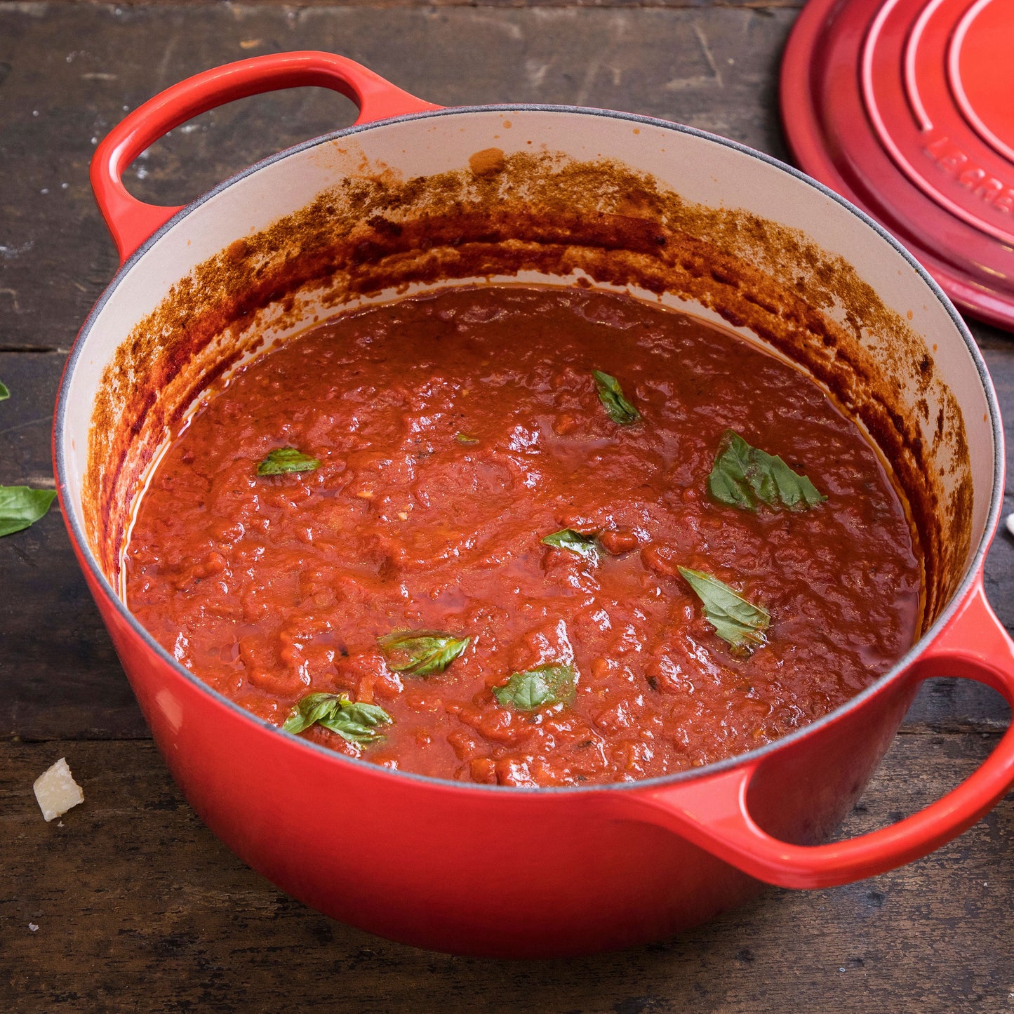 Signature Cast Iron 6.75-quart Cerise Round Wide Dutch Oven with Copper Knob