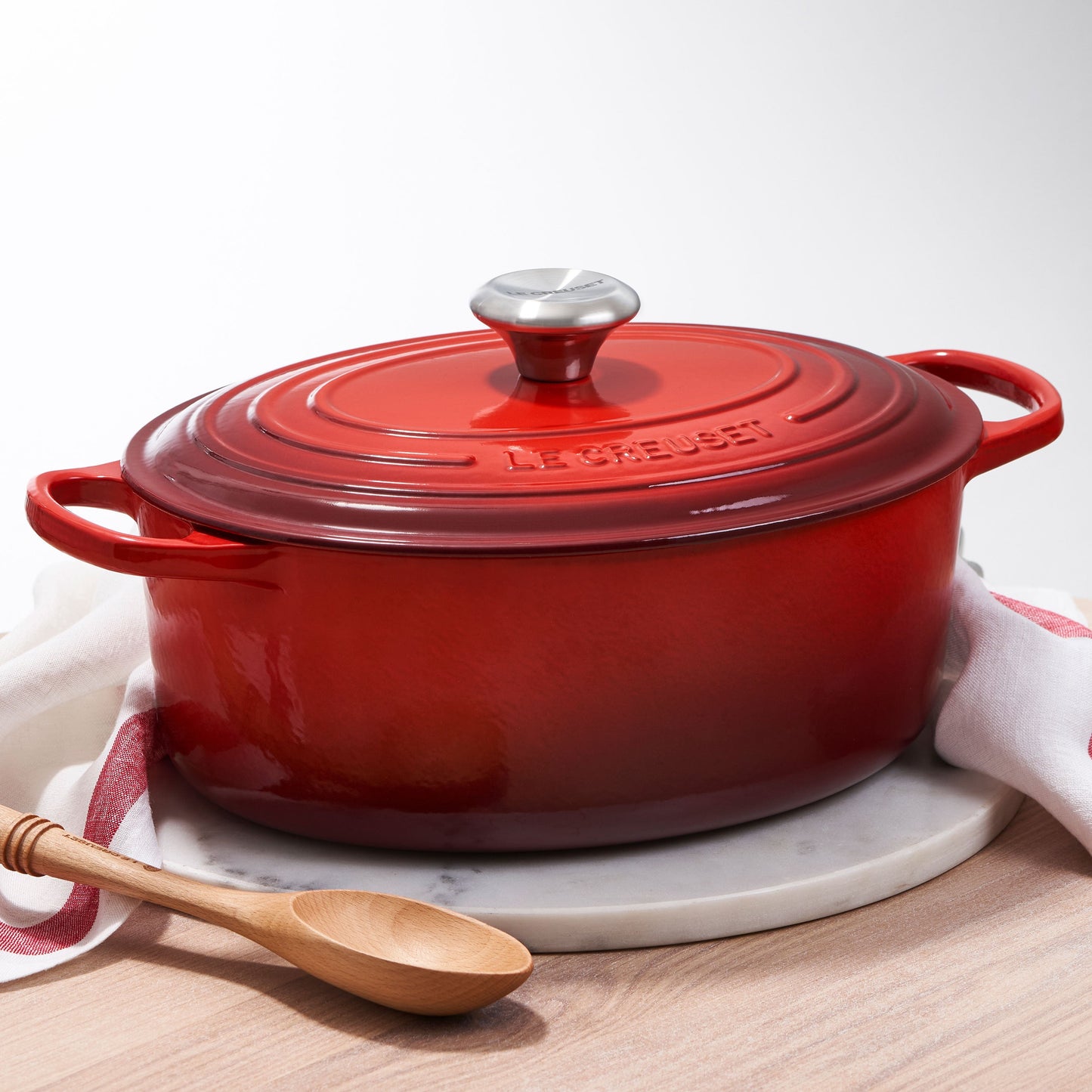 Signature Cast Iron 9.5-quart Cerise Oval Dutch Oven