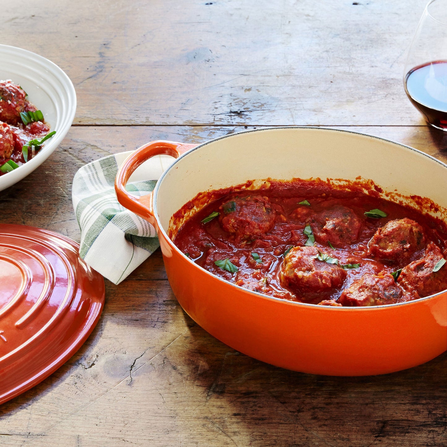 Signature Cast Iron 5-quart Flame Oval Dutch Oven