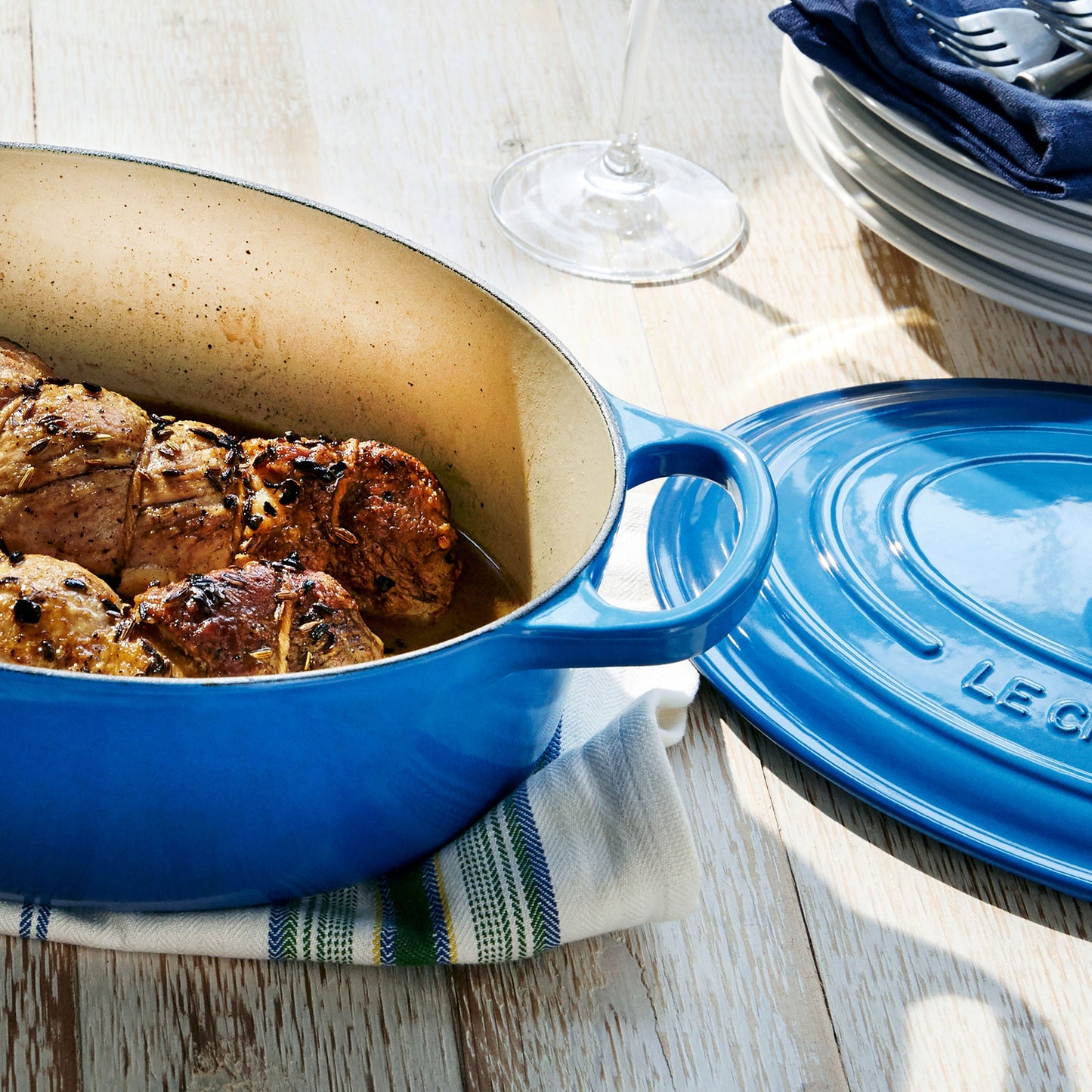 Signature Cast Iron 2.75-quart Marseille Oval Dutch Oven