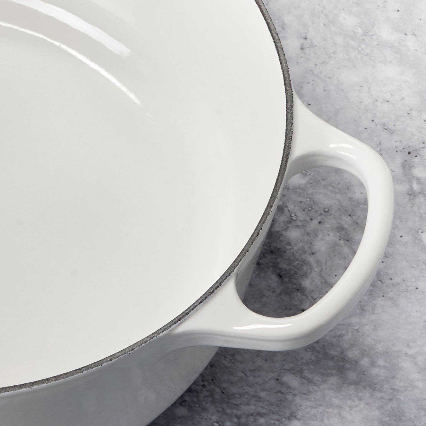 Signature Cast Iron 2.75-quart White Oval Dutch Oven