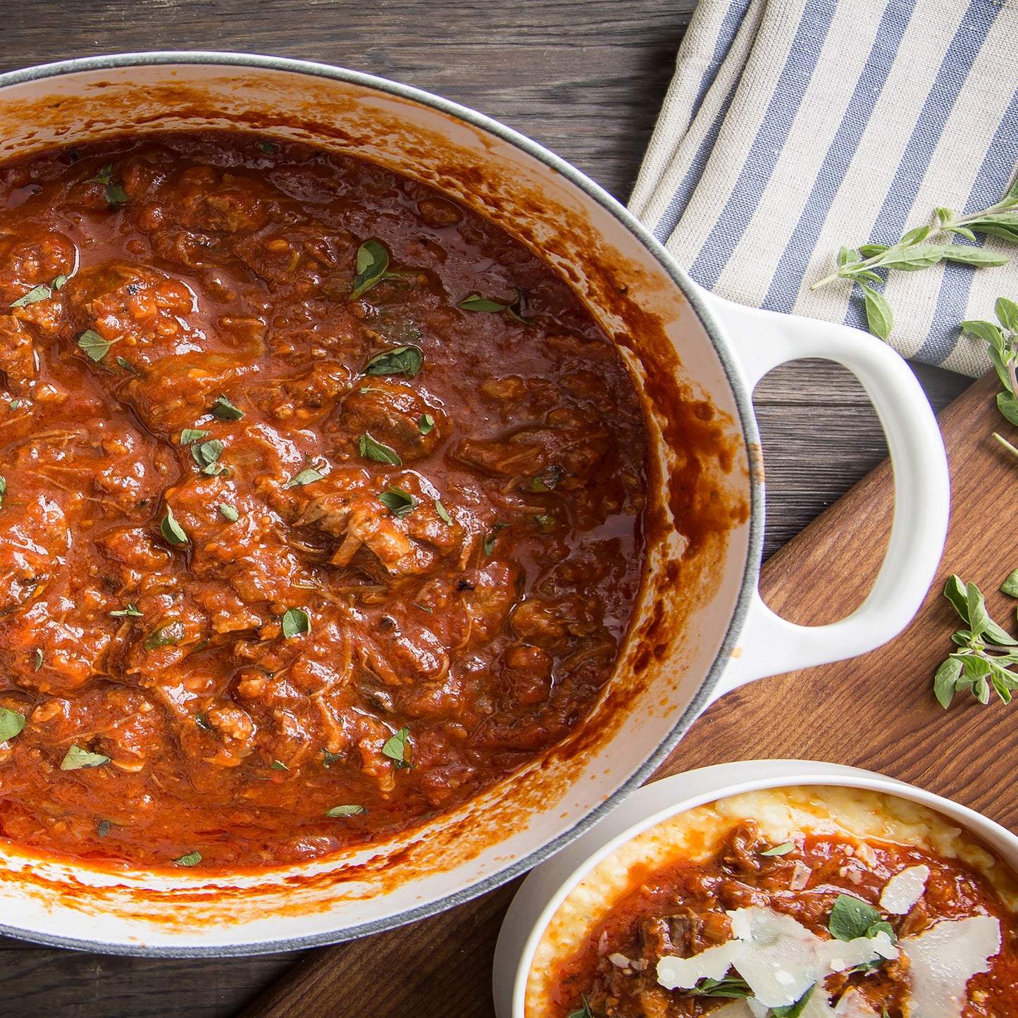 Signature Cast Iron 9.5-quart White Oval Dutch Oven