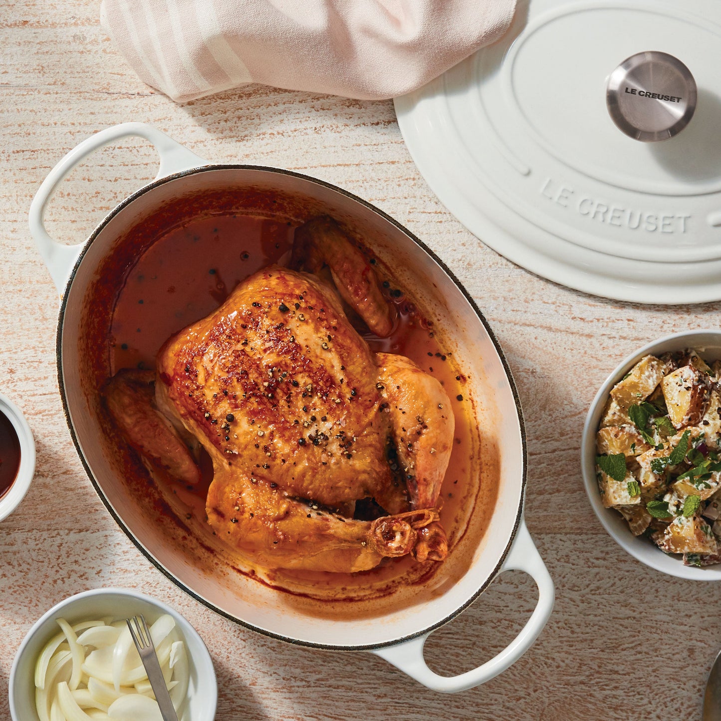 Signature Cast Iron 9.5-quart White Oval Dutch Oven