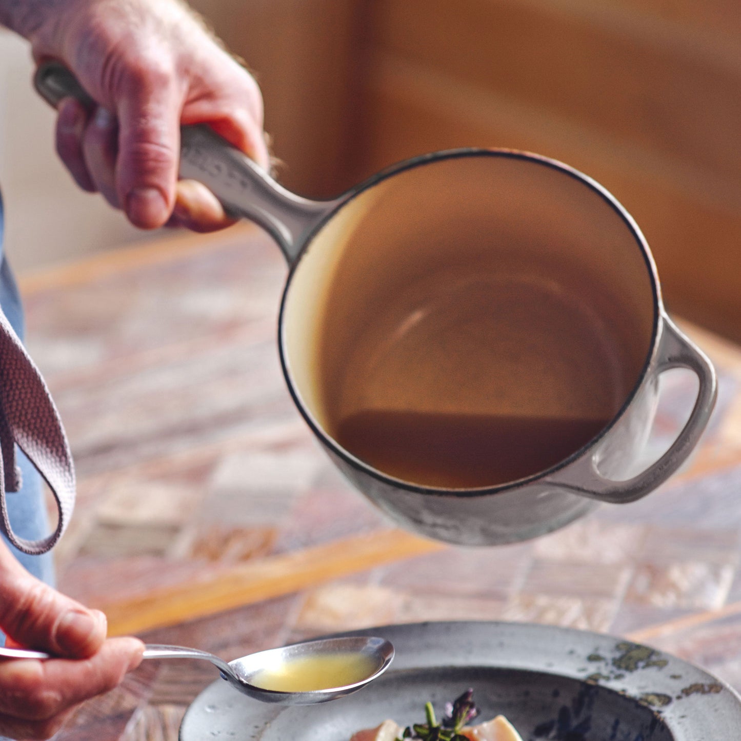 Signature Cast Iron 2.25-quart Oyster Saucepan