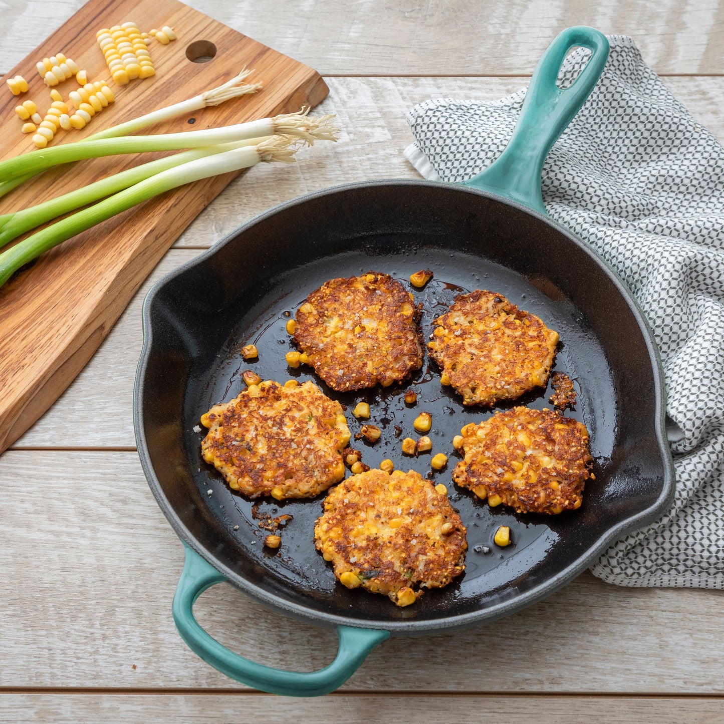 Signature Cast Iron 10.25-inch Caribbean Skillet