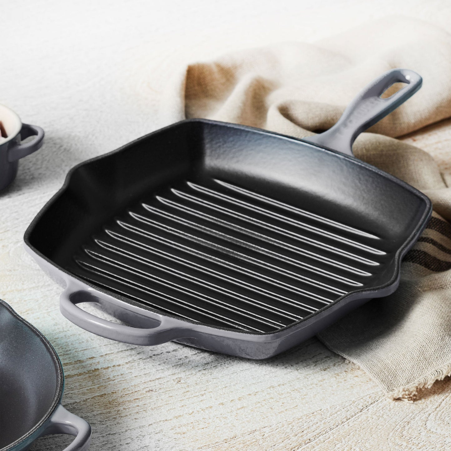Signature Cast Iron 10.25-inch Oyster Square Grill Pan