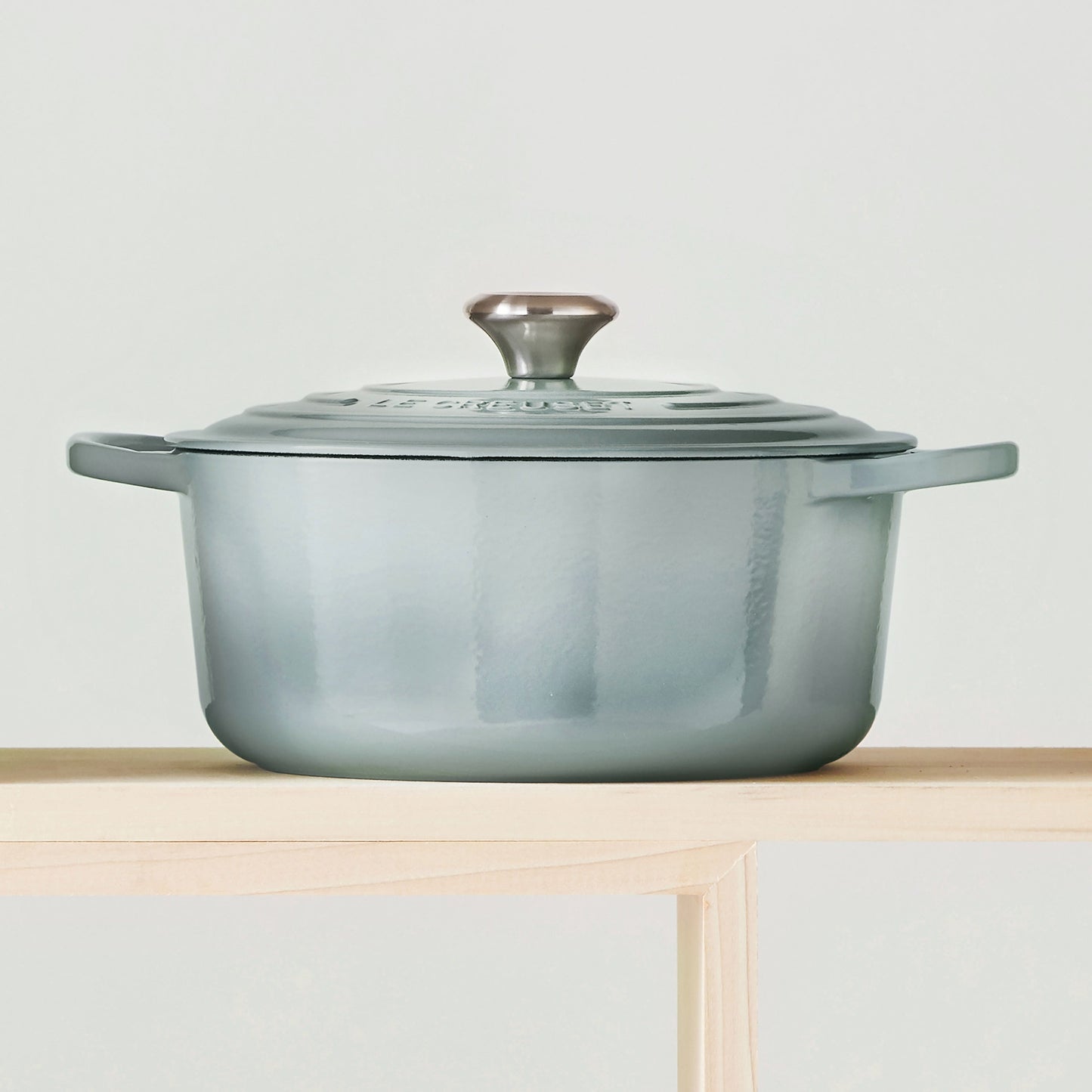 Signature Cast Iron 4.5-quart Sea Salt Round Dutch Oven