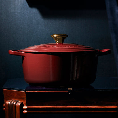 Signature Cast Iron 4.5-quart Rhone Round Dutch Oven