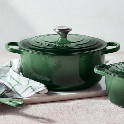 Signature Cast Iron 4.5-quart Artichaut Round Dutch Oven