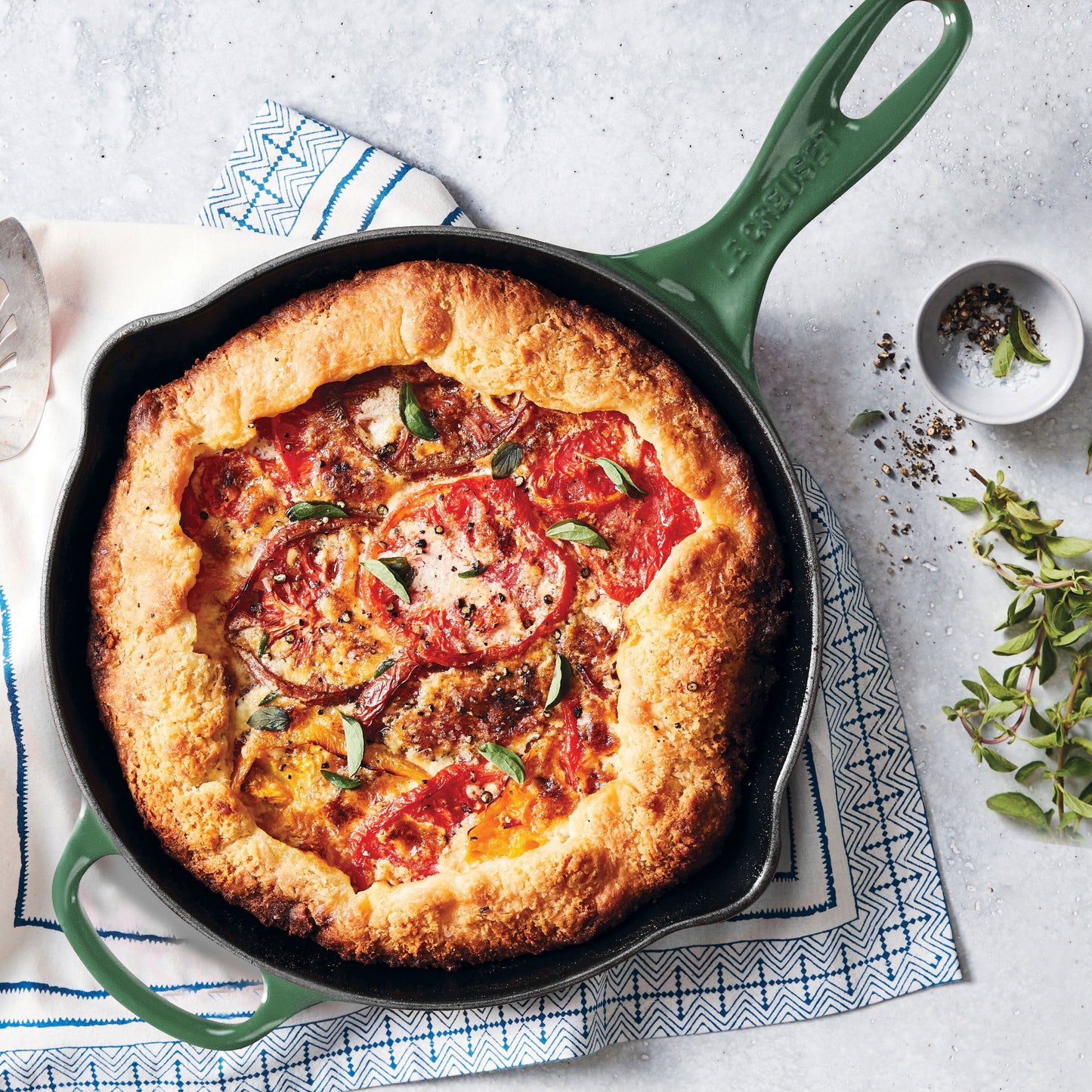 Signature Cast Iron 10.25-inch Artichaut Skillet