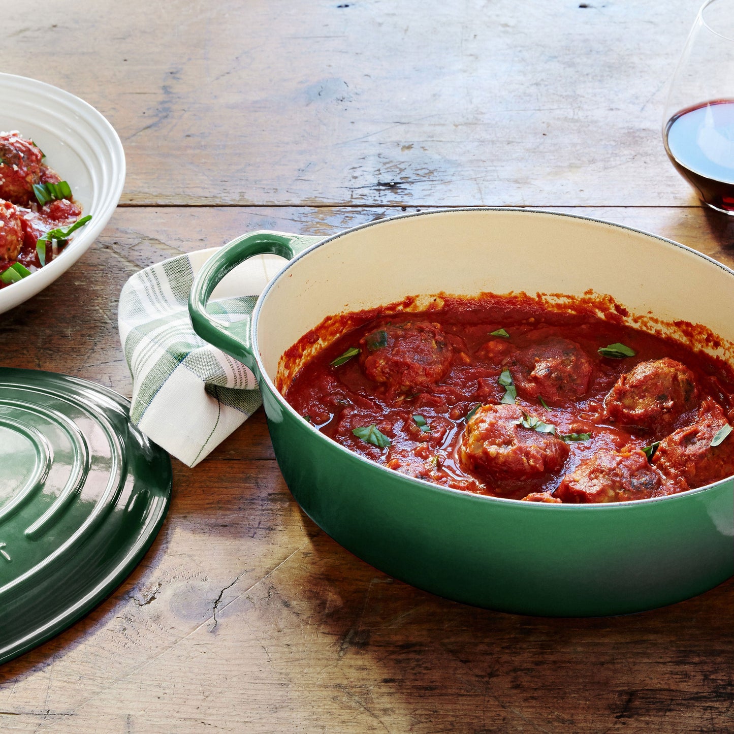 Signature Cast Iron 6.75-quart Artichaut Oval Dutch Oven