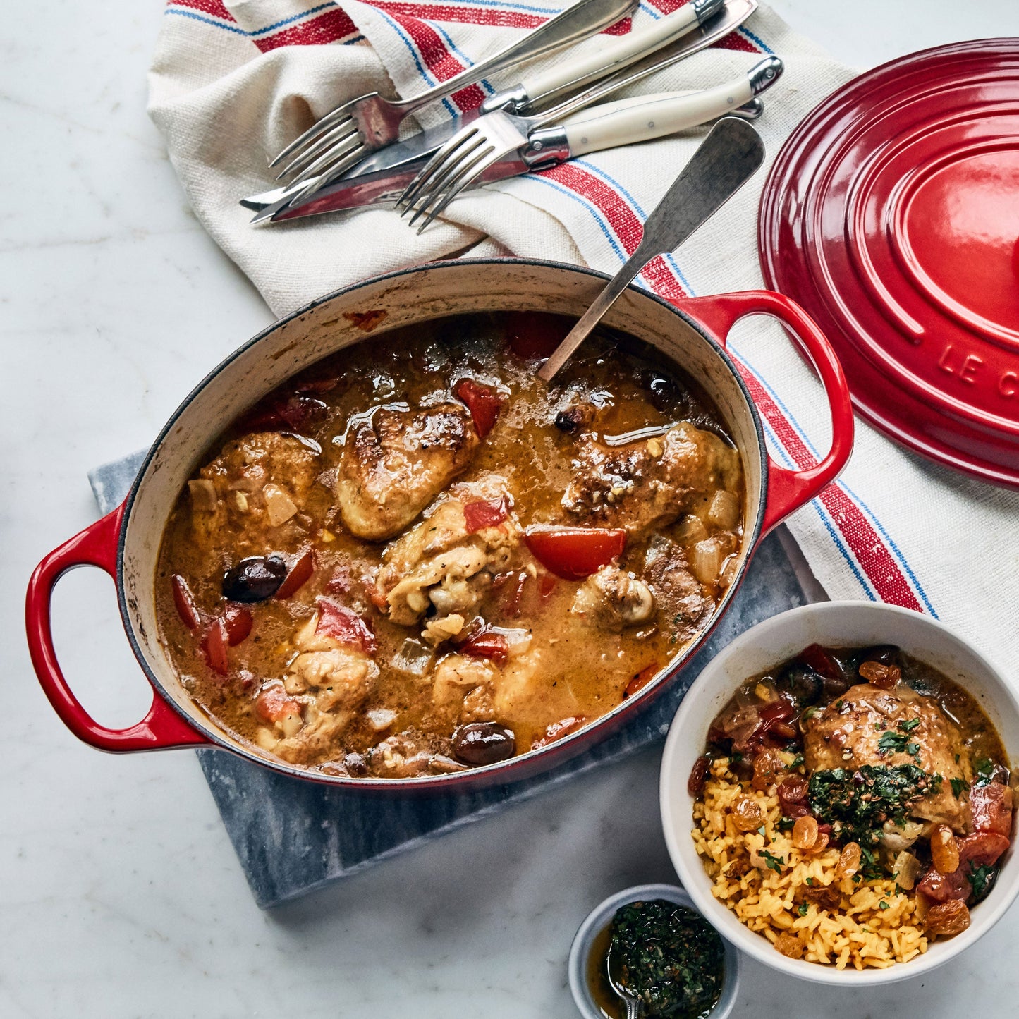 Signature Cast Iron 6.75-quart Cerise Oval Dutch Oven