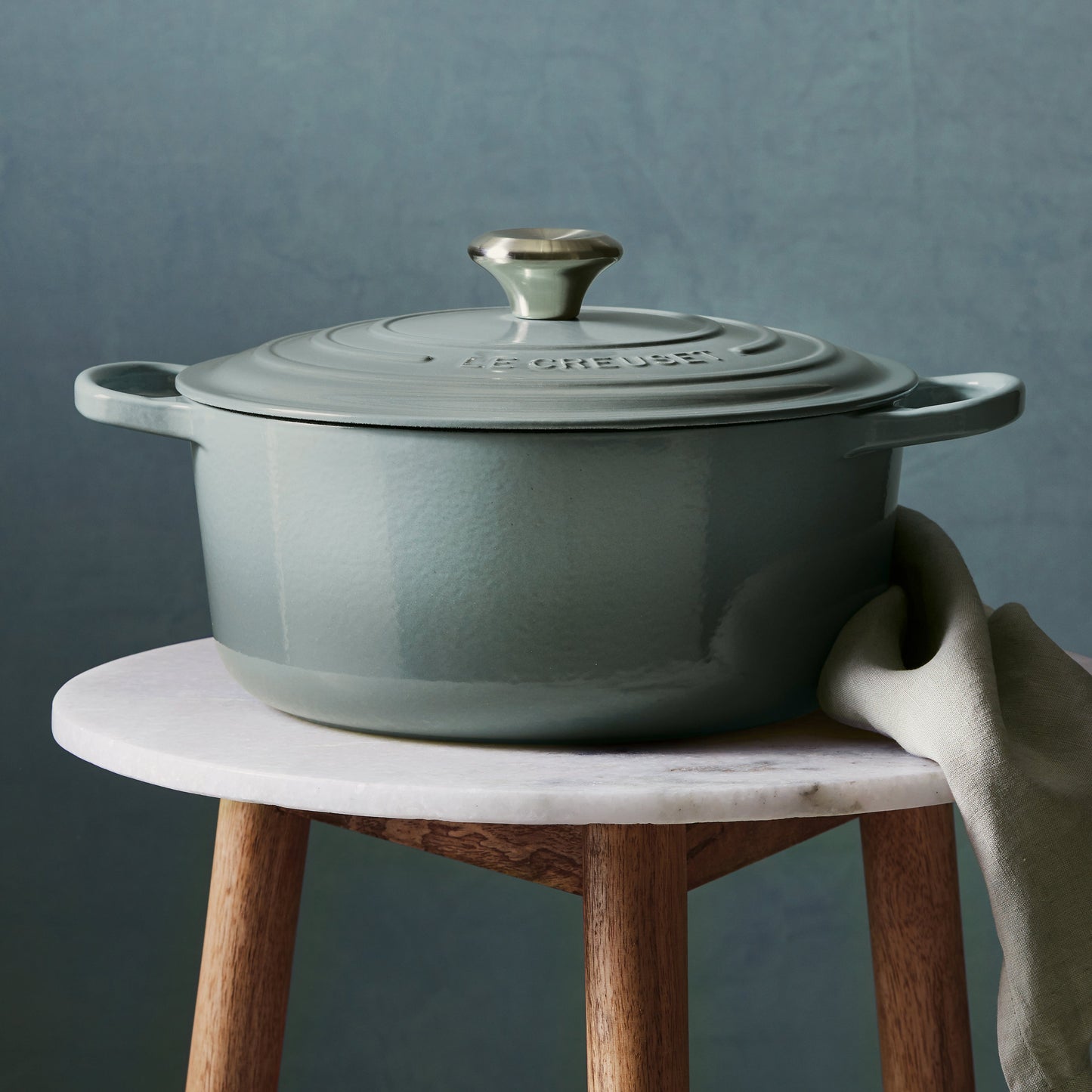 Signature Cast Iron 4.5-quart Sea Salt Round Dutch Oven