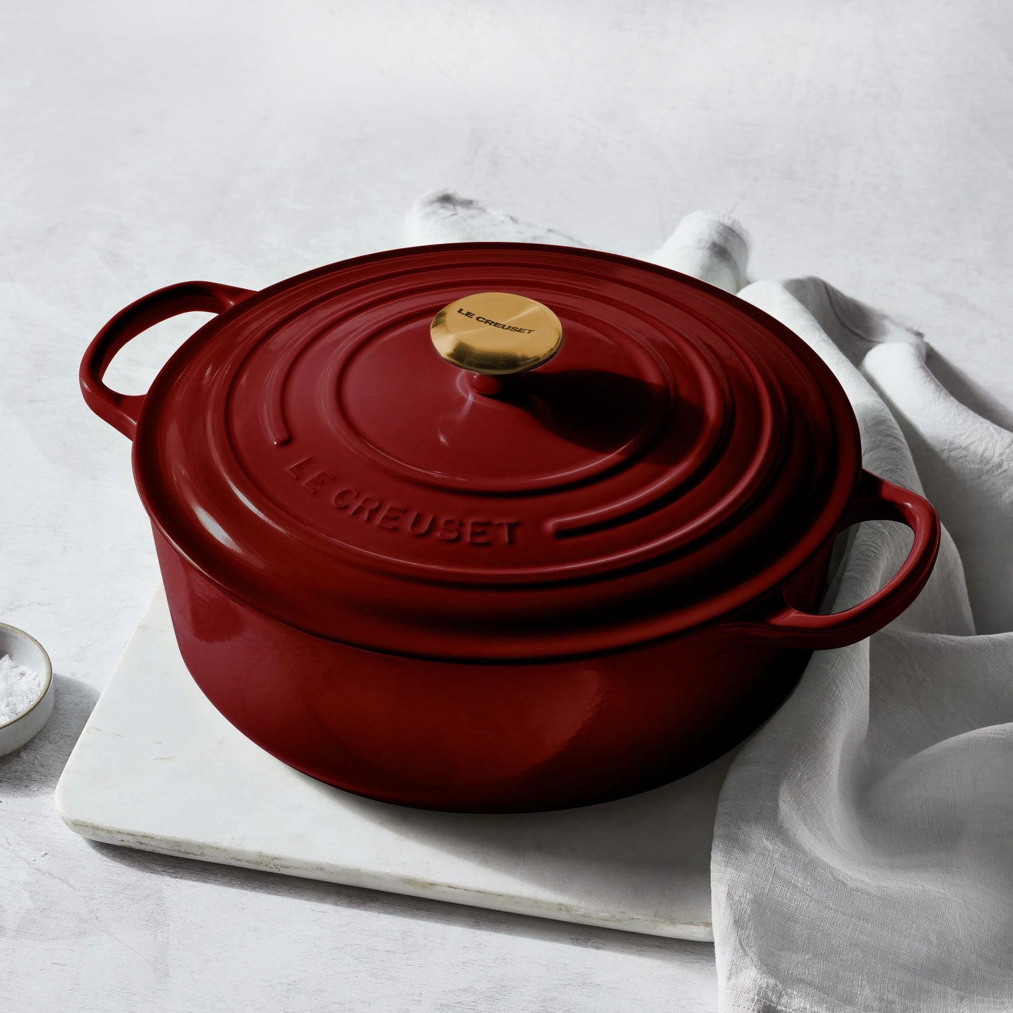 Signature Cast Iron 6.75-quart Rhone Round Wide Dutch Oven with Gold Knob