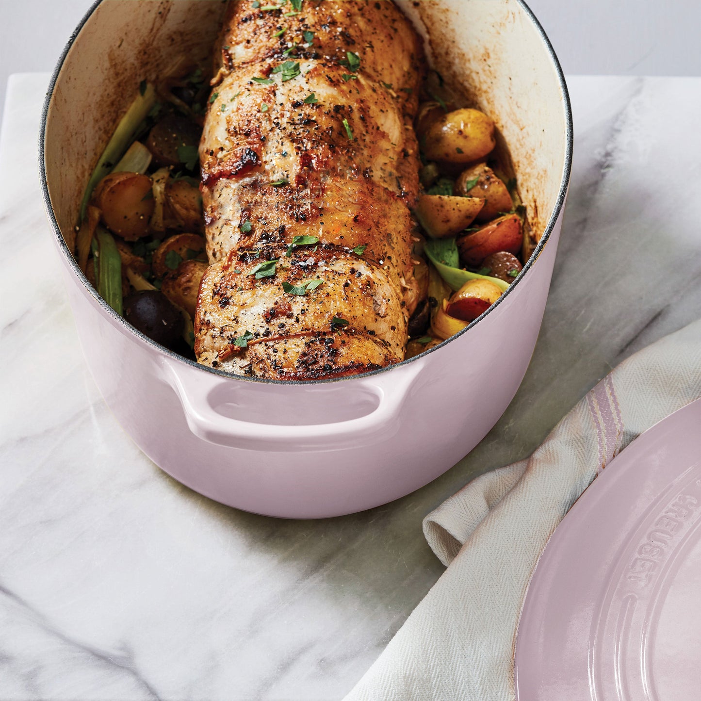 Signature Cast Iron 6.75-quart Shallot Oval Dutch Oven