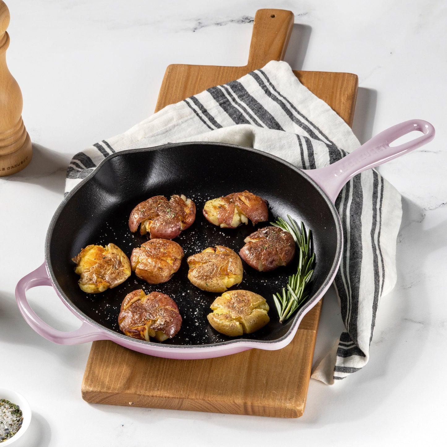 Signature Cast Iron 9-inch Shallot Iron Handle Skillet