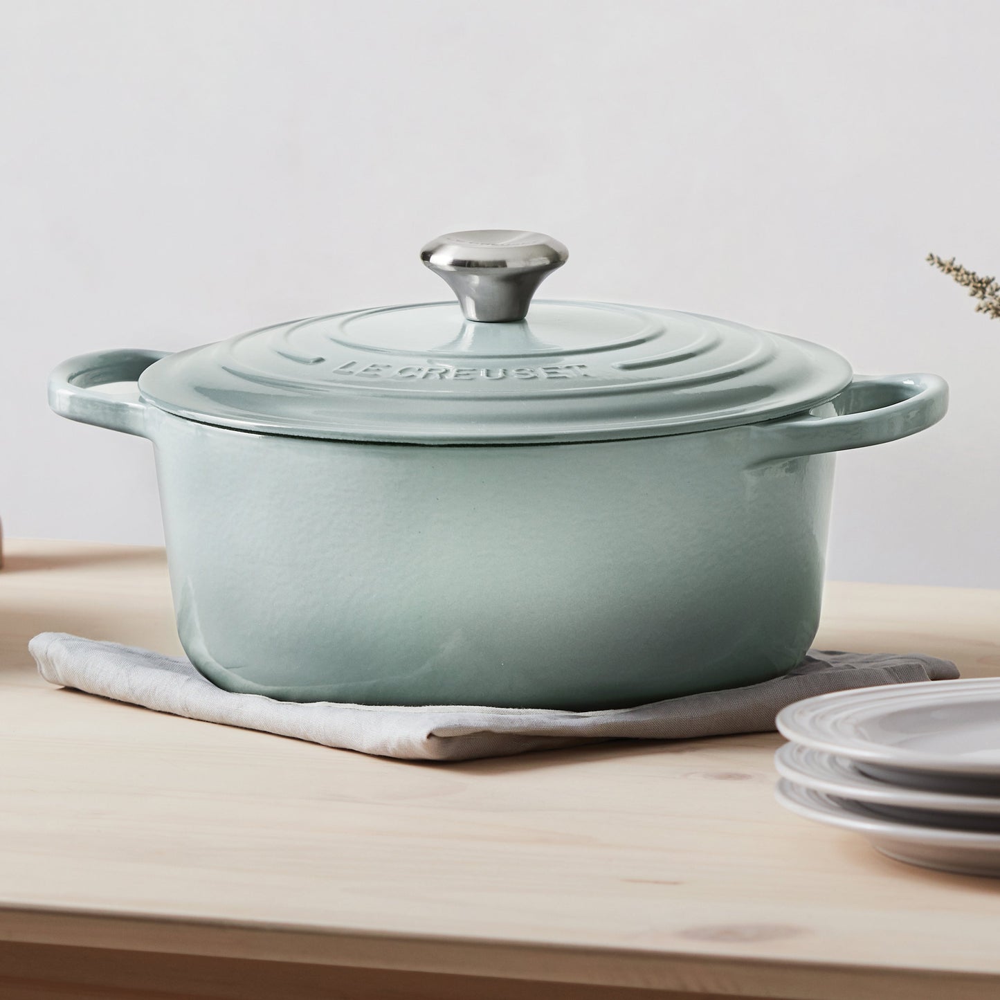 Signature Cast Iron 9-quart Sea Salt Round Dutch Oven