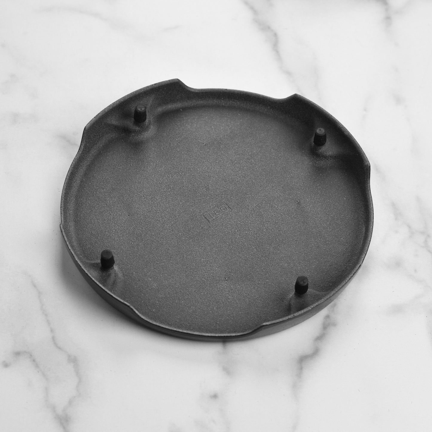 Signature Cast Iron 8.8-inch Licorice Round Trivet