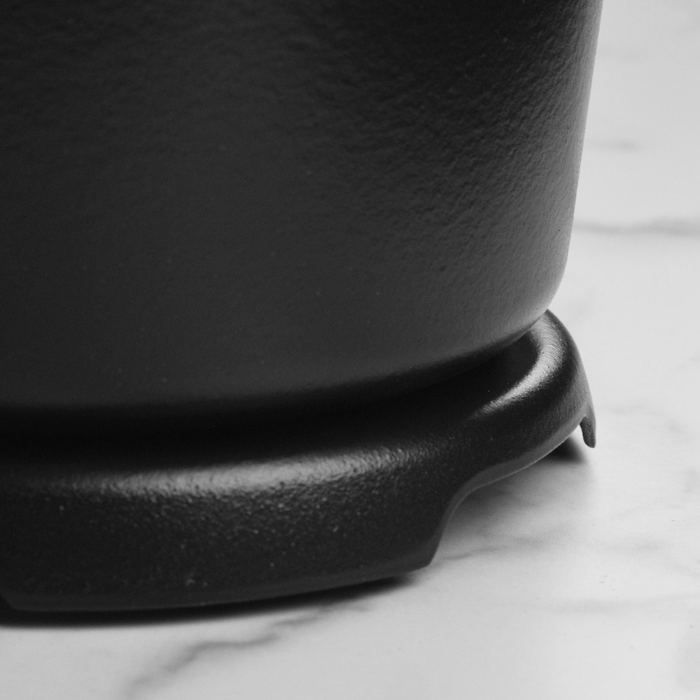 Signature Cast Iron 8.8-inch Licorice Round Trivet