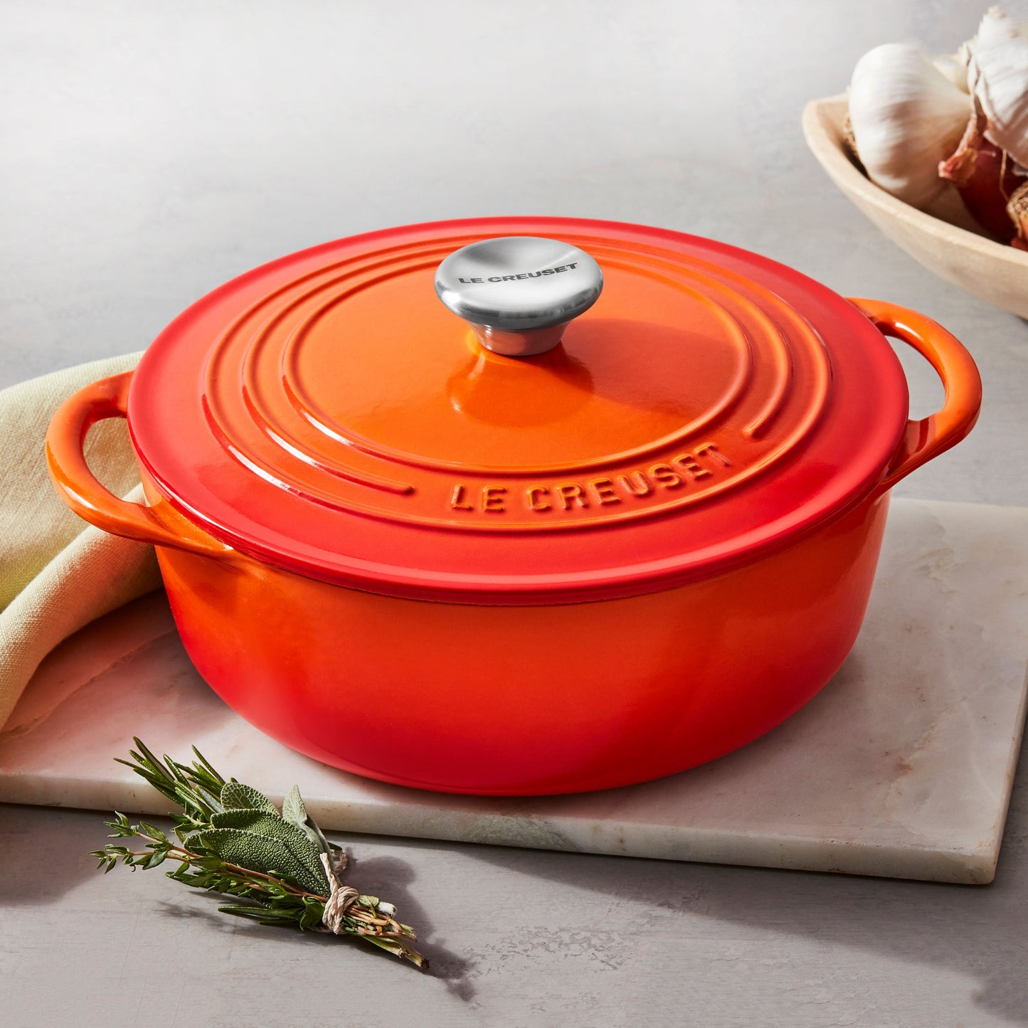 Cast Iron 2.75-quart Flame Shallow Round Dutch Oven
